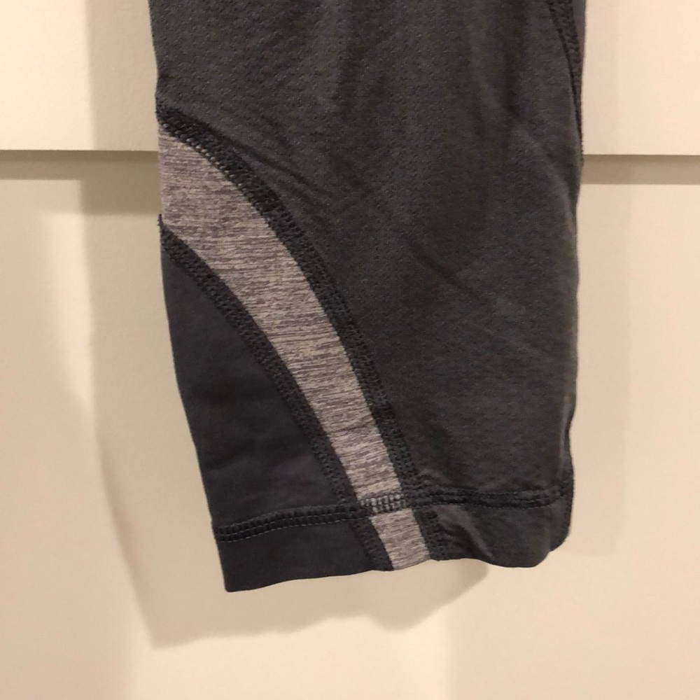Lululemon - Picture 5 of 6